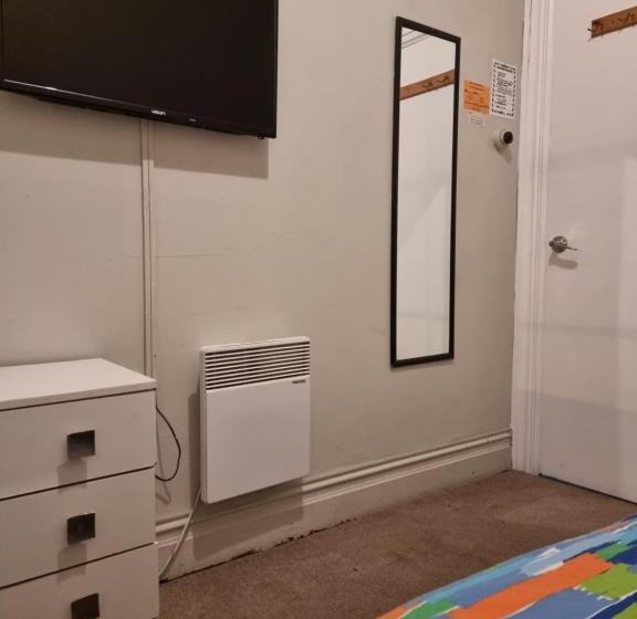 스탠다드 싱글 룸 공동욕실, Golden Cross