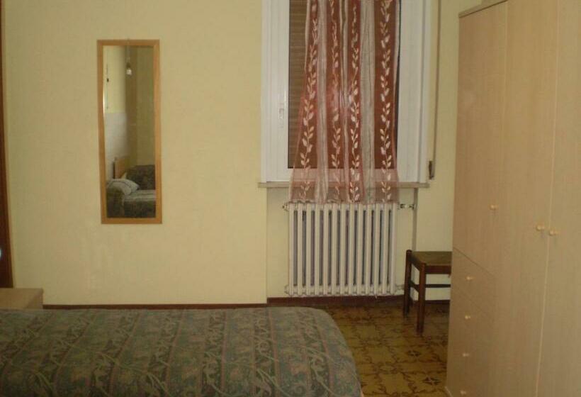 スタンダードルーム, La Favorita