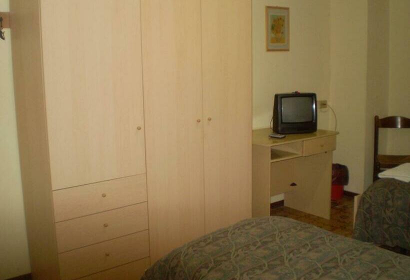 スタンダードルーム, La Favorita