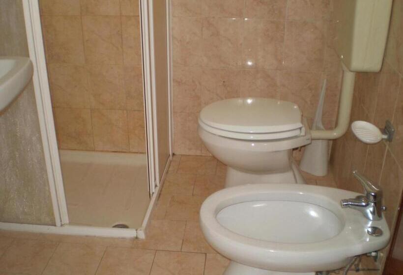 スタンダードルーム, La Favorita