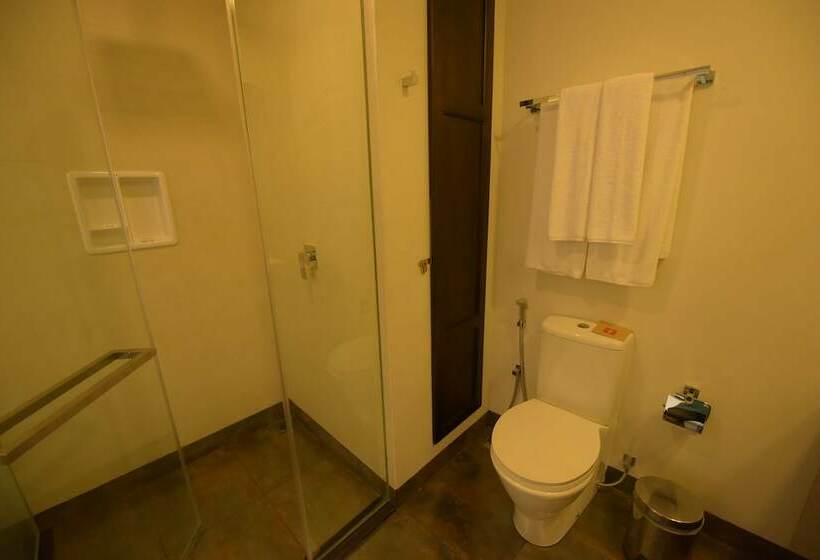 غرفة قياسية, Nippon Colombo