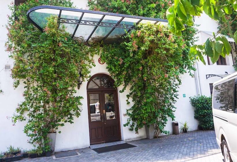 غرفة قياسية, Nippon Colombo