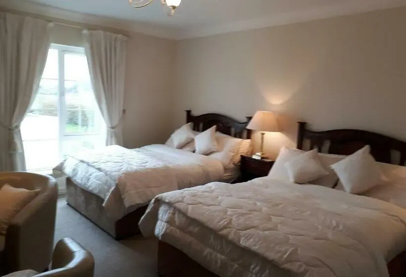 اتاق لوکس با چشمانداز باغ, Carrabaun House
