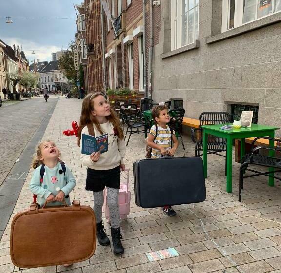 اتاق استاندارد, Hostel Roots