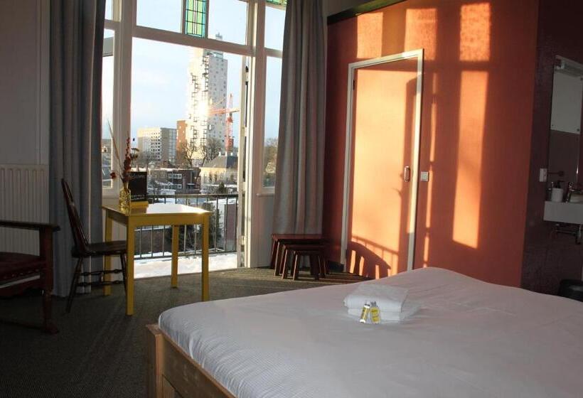 اتاق استاندارد, Hostel Roots