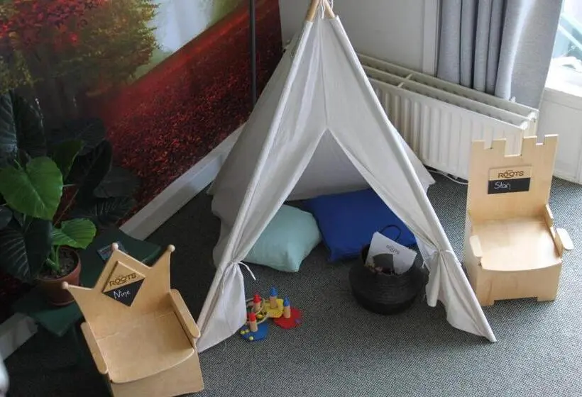 Standard Neljän Hengen Huone, Hostel Roots