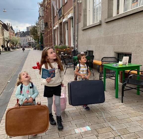 اتاق استاندارد چهار تخته, Hostel Roots