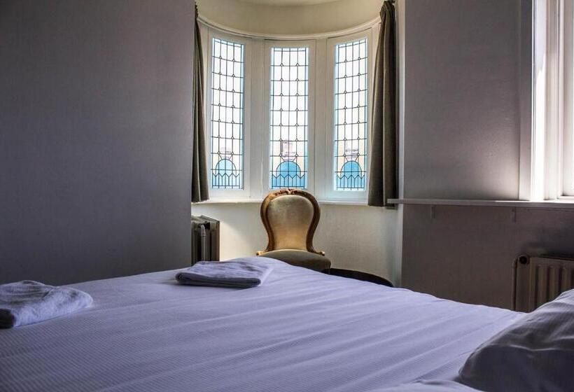 اتاق استاندارد با سرویس بهداشتی مشترک, Hostel Roots