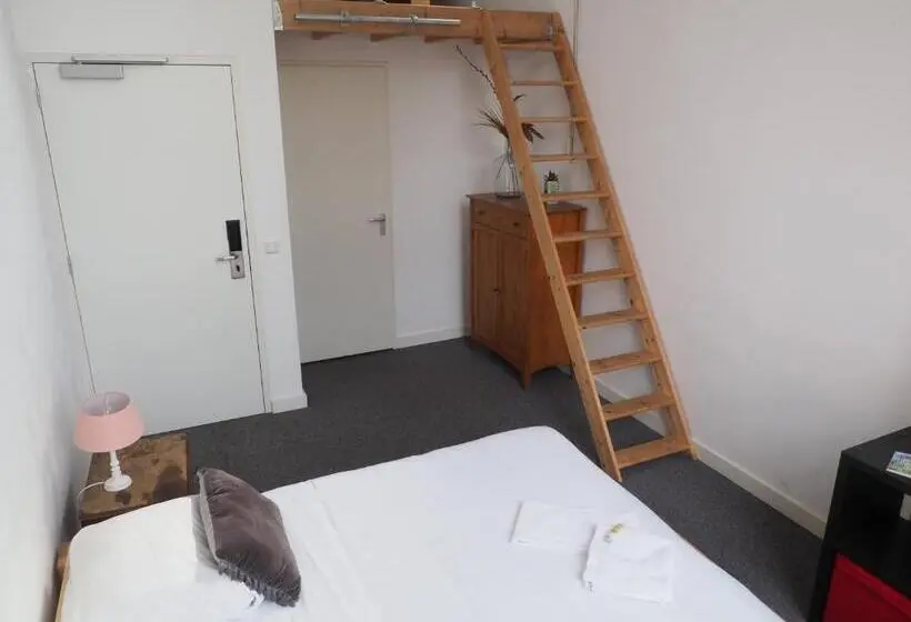Deluxe-huone, Hostel Roots