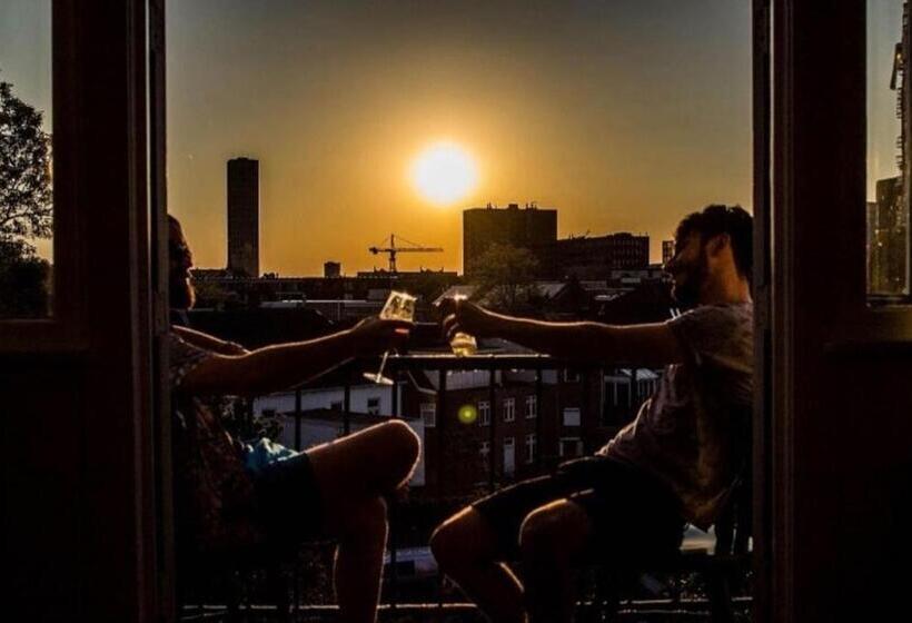 اتاق استاندارد چهار تخته, Hostel Roots