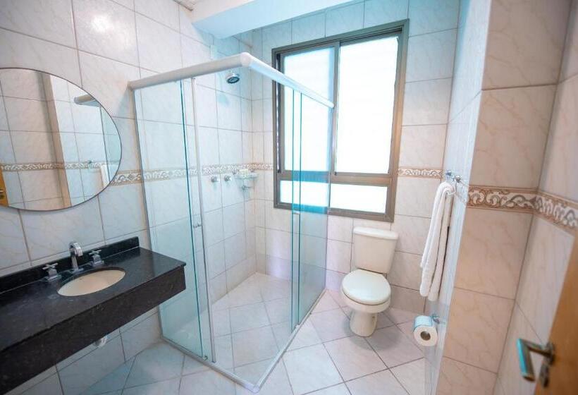 חדר סטנדרט לשלושה, Alles Blau