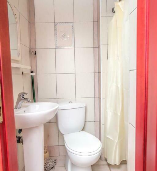 اتاق استاندارد با بالکن, Art Theatre Caffe