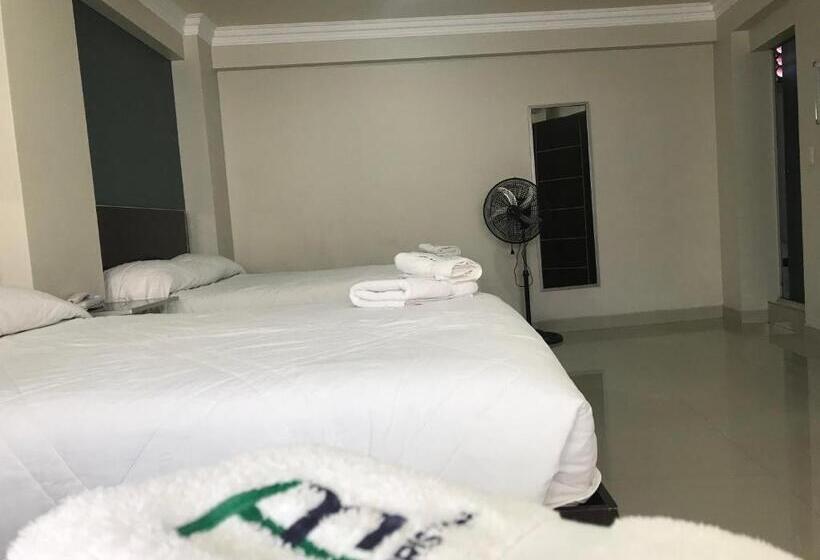 标准三人间, Briston