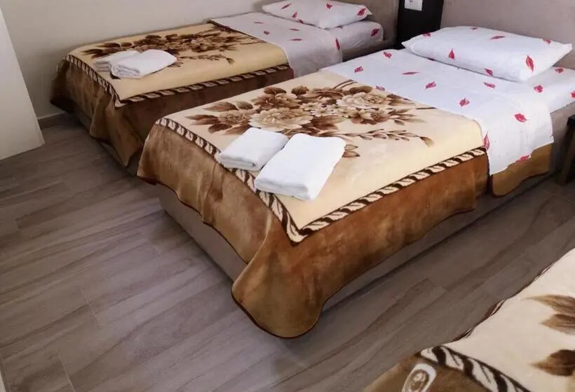 اتاق استاندارد سه نفره, Erandi