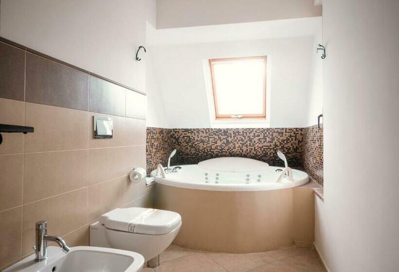 オーシャンビューデラックススイート, Jolly Roger