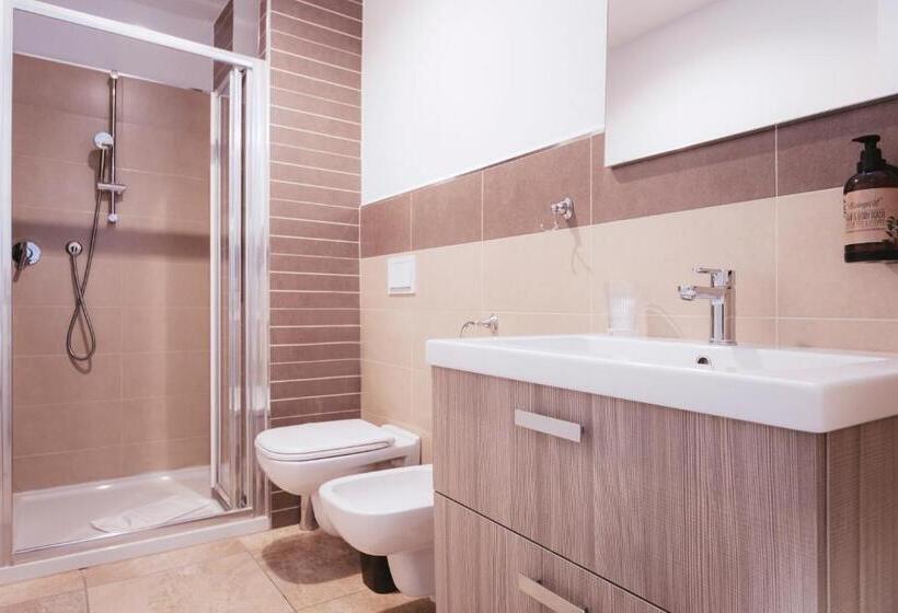 スタンダードルーム, Jolly Roger