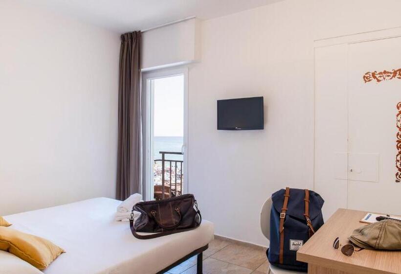 スタンダードルーム, Jolly Roger