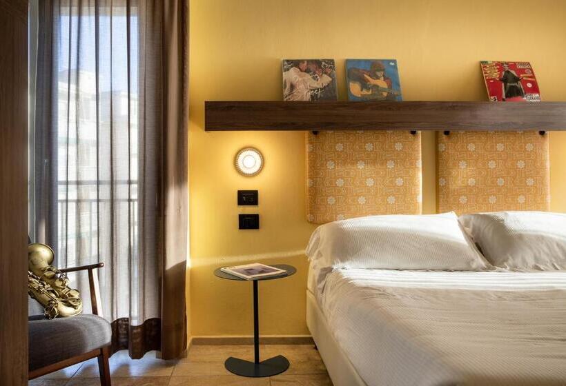 オーシャンビュースタンダードルーム, Jolly Roger