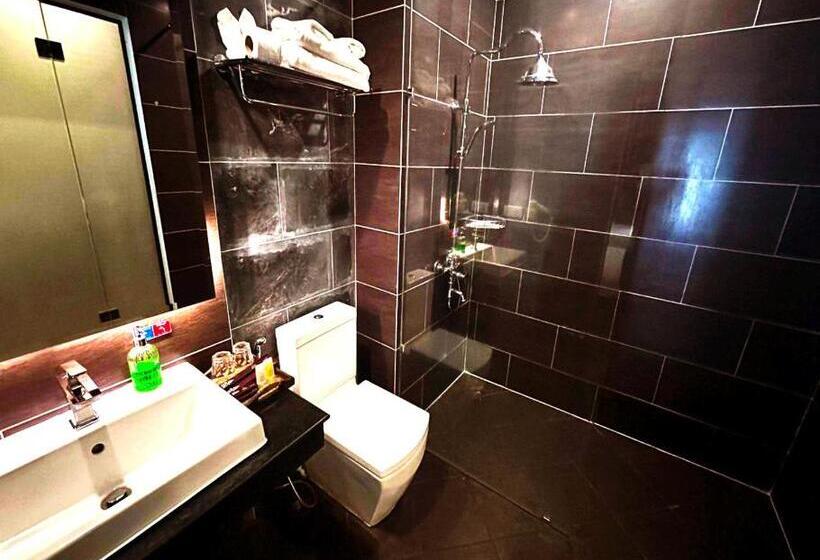 اتاق لوکس با تخت بزرگ, Kep Bay Hotel & Resort