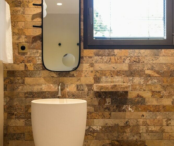 Номер Deluxe, Misincu