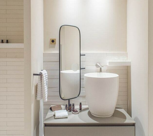 Номер Deluxe, Misincu