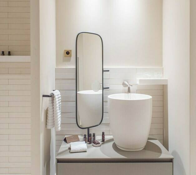 Номер Deluxe, Misincu