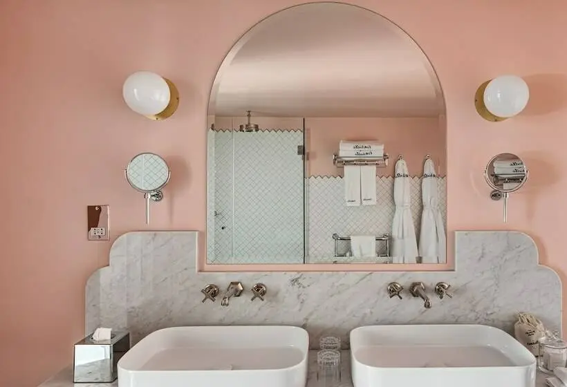 Junior Suite, Henrietta Experimental