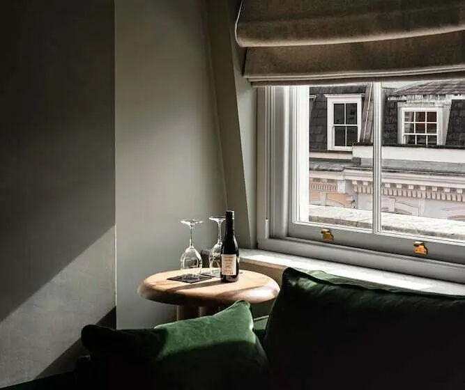 Junior Suite, Henrietta Experimental