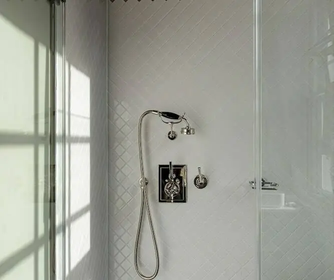 Junior Suite, Henrietta Experimental