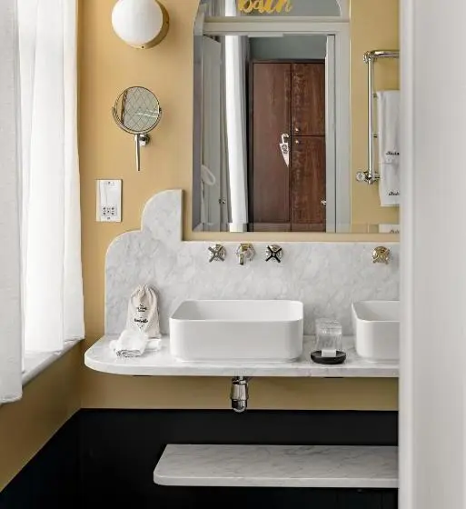 Superior Room, Henrietta Experimental