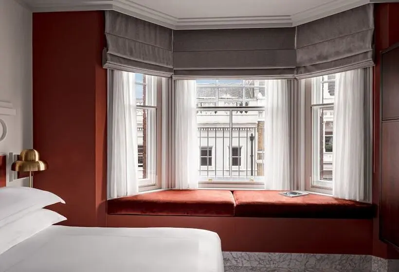 Superior Room, Henrietta Experimental