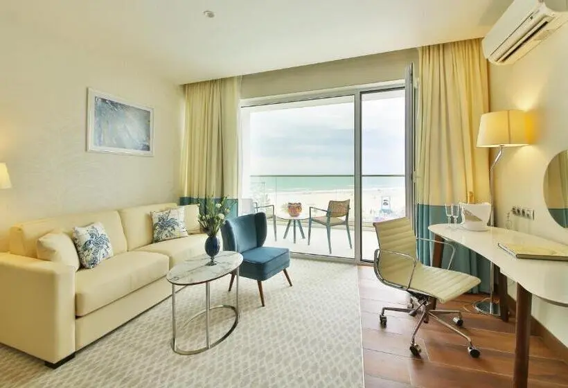 اتاق لوکس با چشم‌انداز دریا, Maritim Hotel Paradise Blue