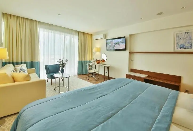 اتاق لوکس با چشم‌انداز دریا, Maritim Hotel Paradise Blue