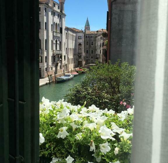 اتاق لوکس سه تخته, Casa Colleoni