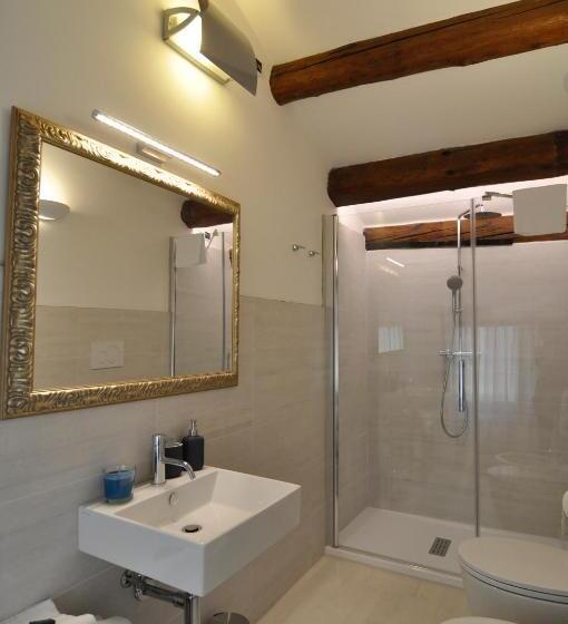 اتاق لوکس, Casa Colleoni