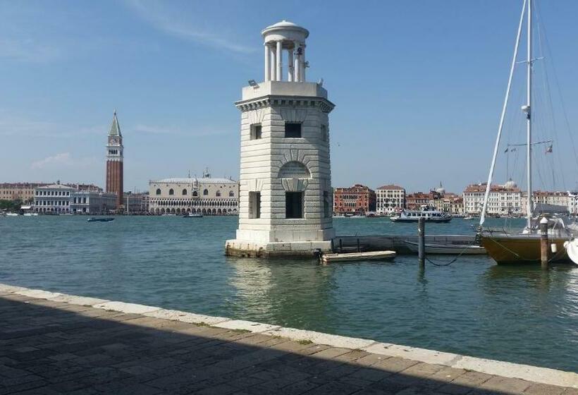 آپارتمان 1 خوابه با بالکن, Casa Genoveffa