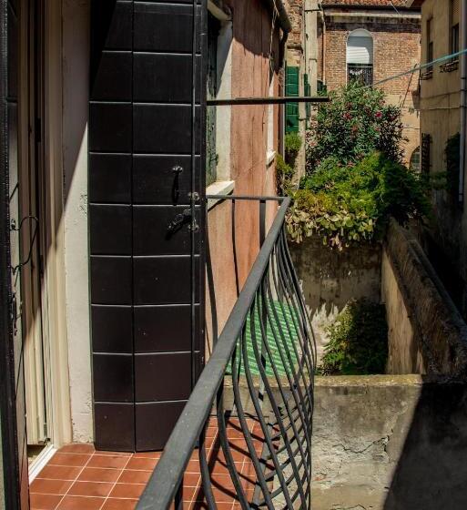 آپارتمان 1 خوابه با بالکن, Casa Genoveffa