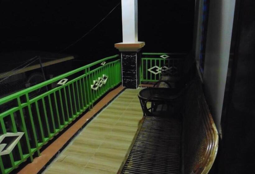 חדר משפחתי, Sunrise Villa