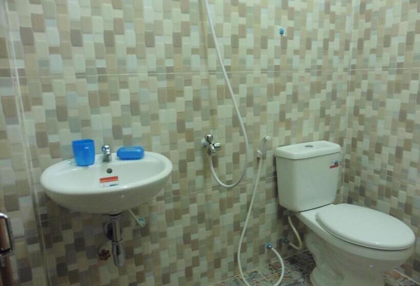 חדר משפחתי, Sunrise Villa