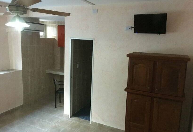 اتاق استاندارد سه نفره, El Porteno