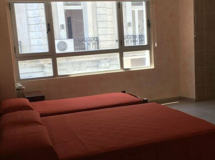 اتاق استاندارد سه نفره, El Porteno