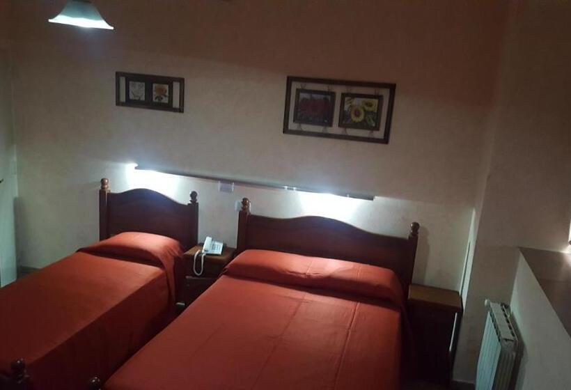 اتاق استاندارد سه نفره, El Porteno