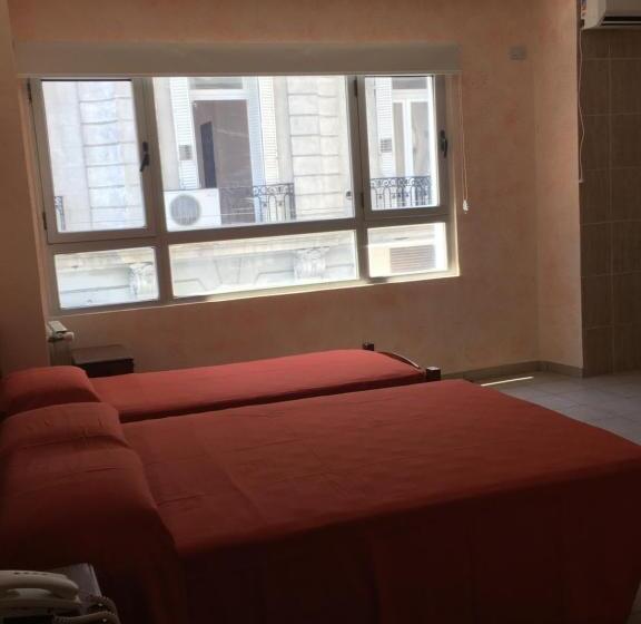 اتاق استاندارد سه نفره, El Porteno