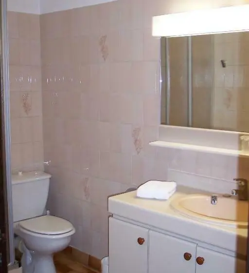 Standard Kolmen Hengen Huone, Hôtel Central