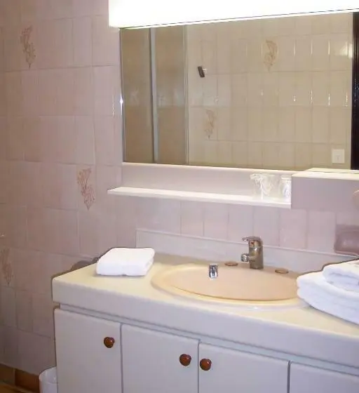 Standard Kolmen Hengen Huone, Hôtel Central
