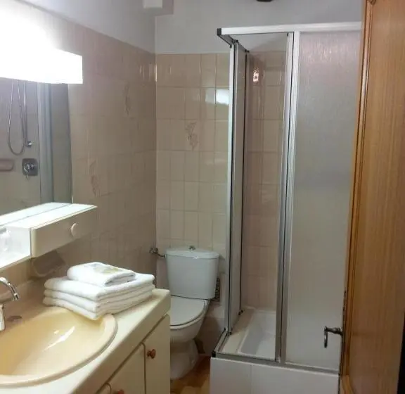 Standard Kolmen Hengen Huone, Hôtel Central