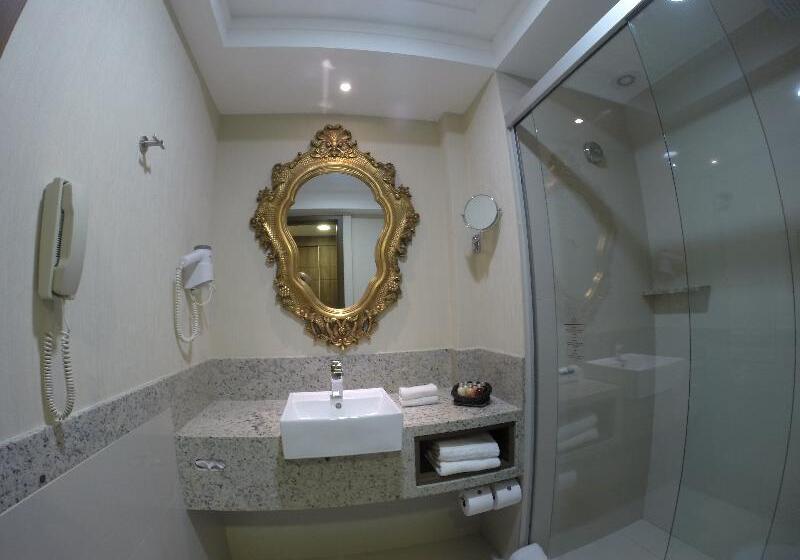 اتاق خانوادگی, Ivy Villa