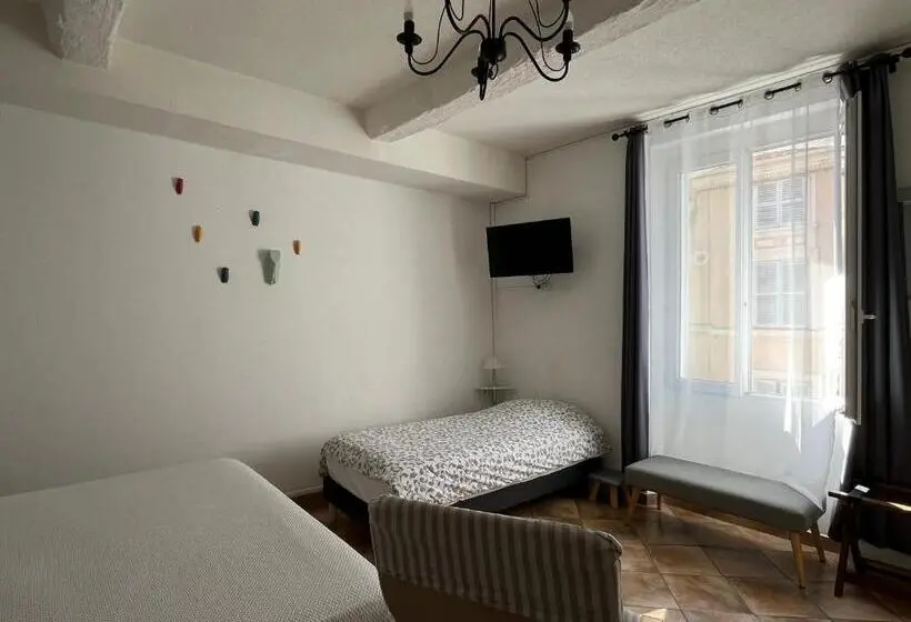 Camera Tripla Standard, Le Flore