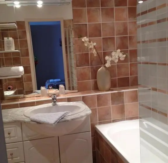 Camera Tripla Standard, Le Flore