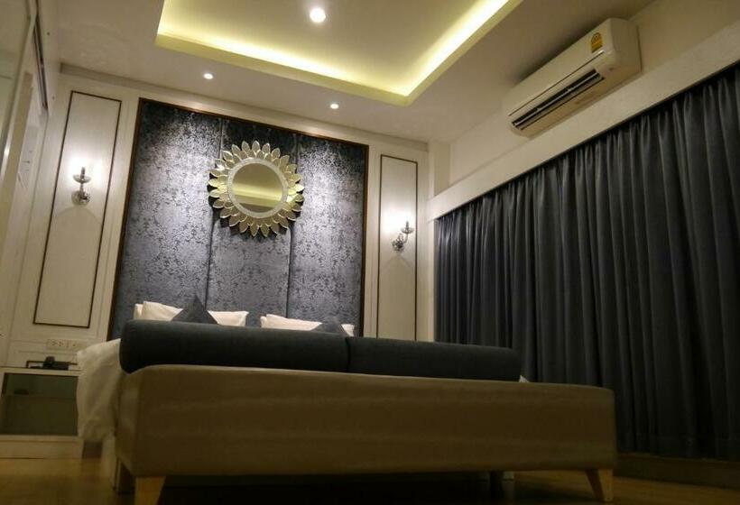 带大床的标准间, Lertnimit